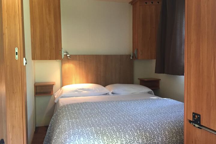Room 33 of 227