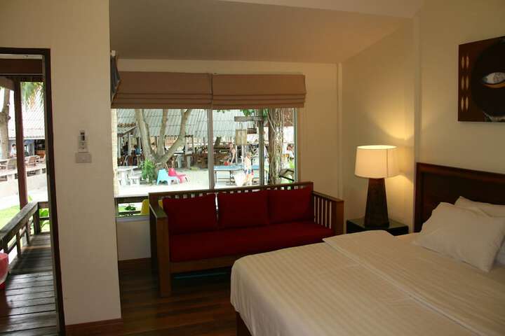 Room 5 of 100