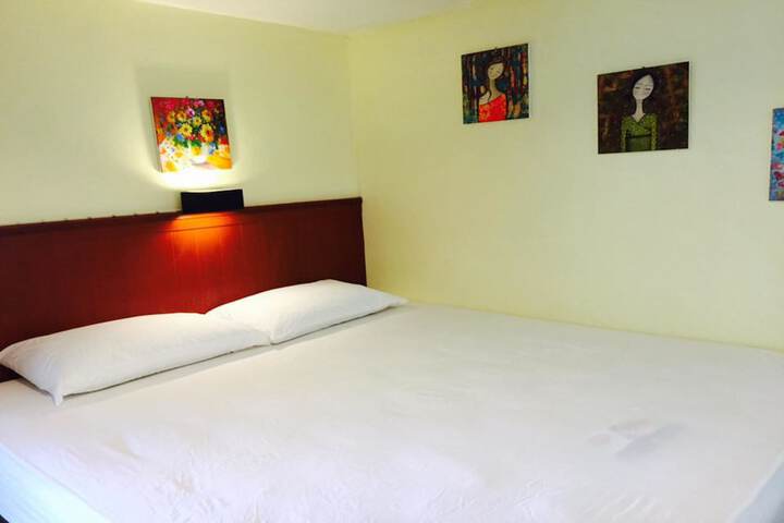 Room 16 of 34