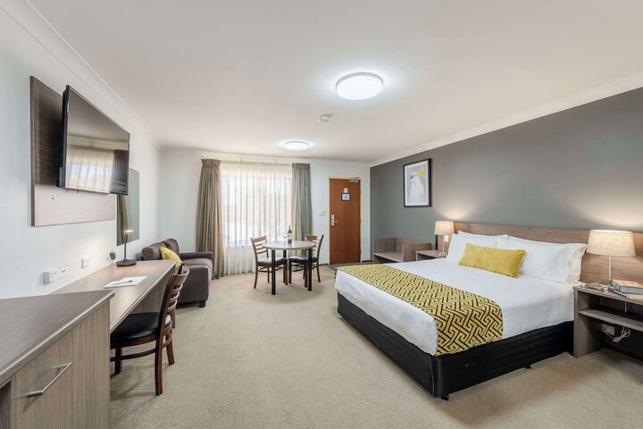 Room 34 of 76