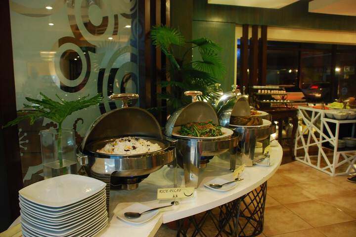 Dining 48 of 59