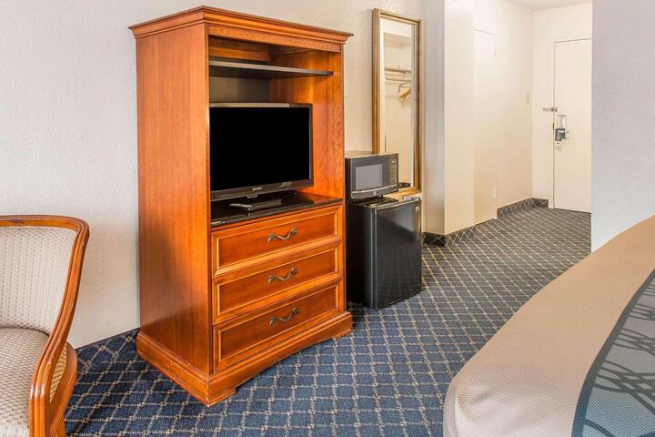 1 King Bed (2 of 11)