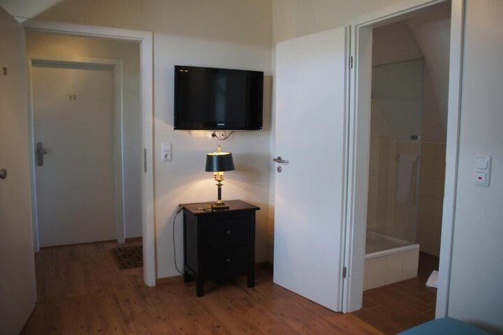 Room 32 of 238