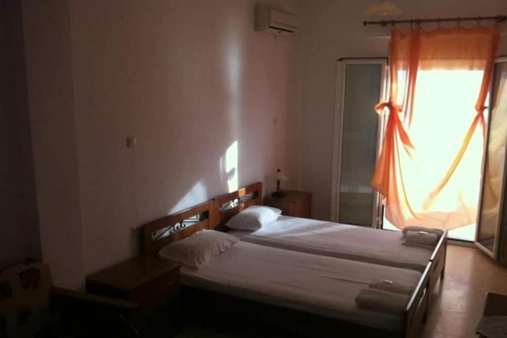Room 12 of 32