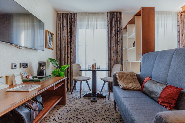 Room 52 of 84