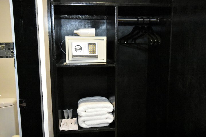 Room 9 of 41