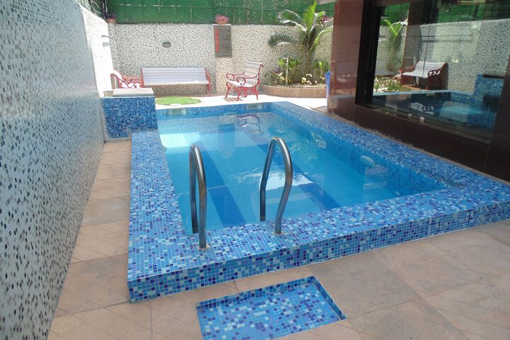 Hotel with Pool