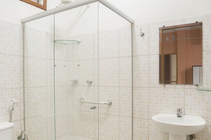 Room 6 of 13