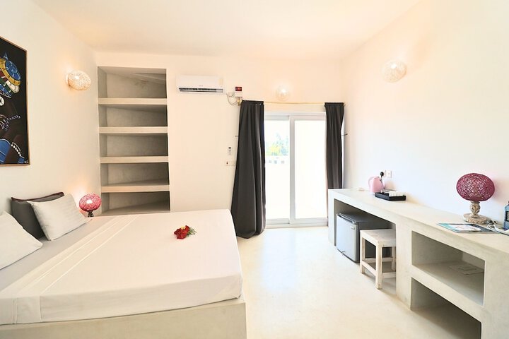 Room 32 of 97