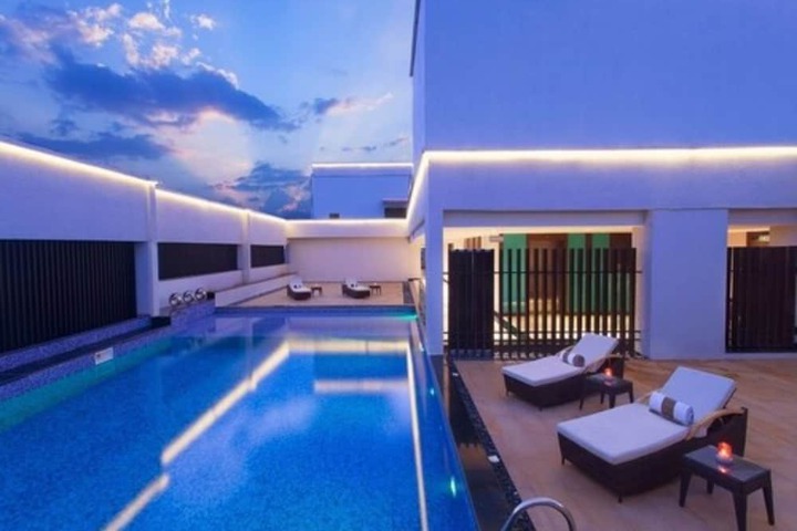 Hotel with Pool