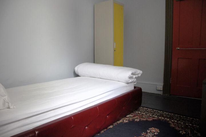 Room 6 of 68