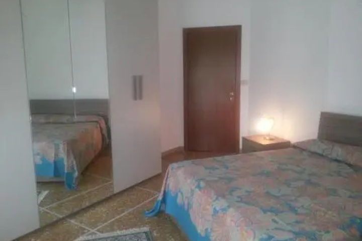 Room 2 of 10