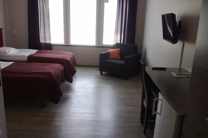 Room 4 of 38