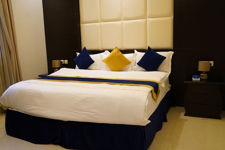 Room 9 of 20