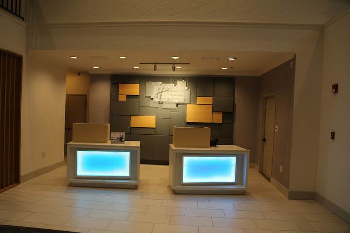 Check-in/check-out kiosk