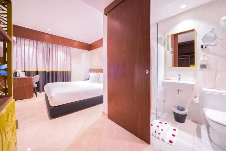 Room 15 of 32