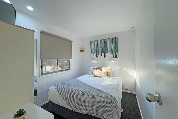 Room 4 of 157