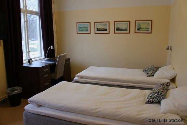 Room 12 of 32
