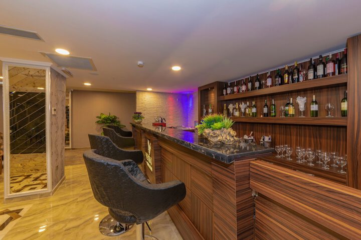 Lounge 41 of 46