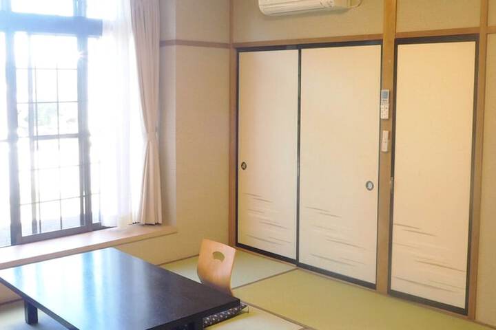 Room 12 of 90
