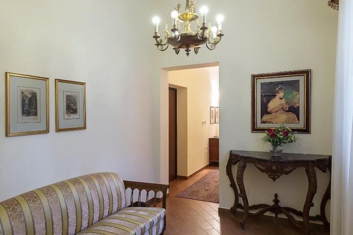 Room 9 of 16