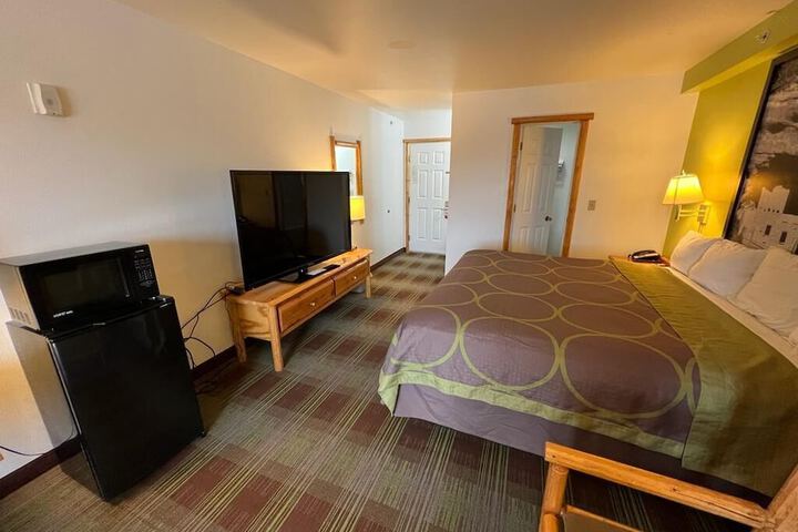 Room 15 of 28