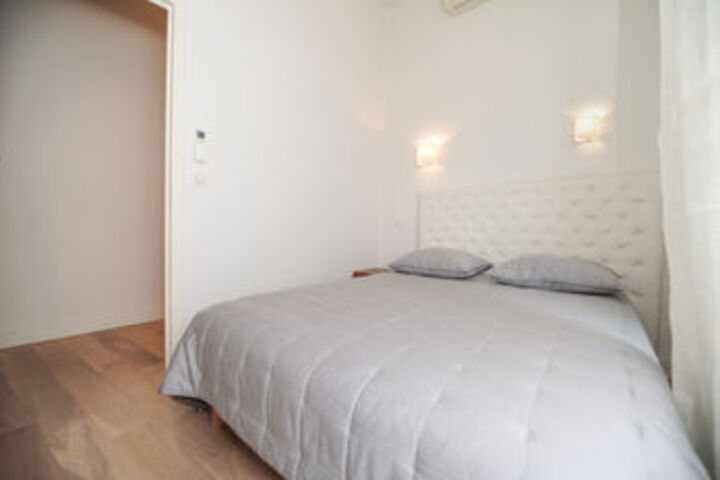 Room 32 of 64