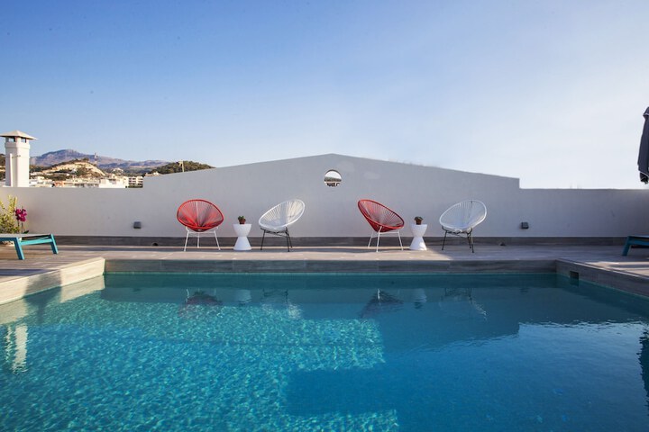 Pool 14 of 28