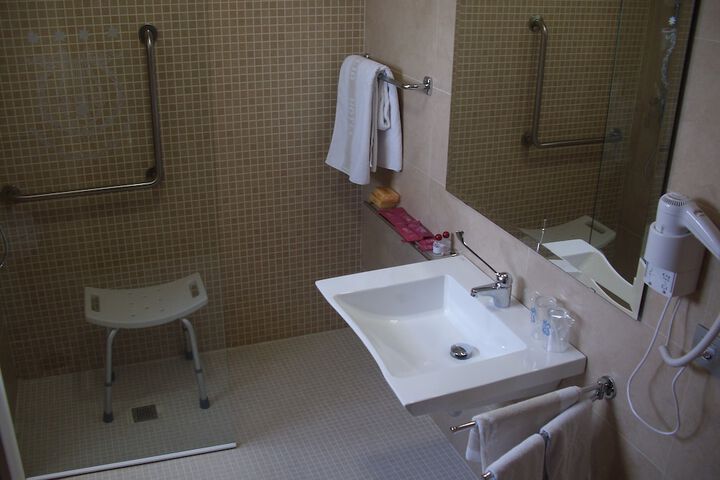 Room 17 of 39