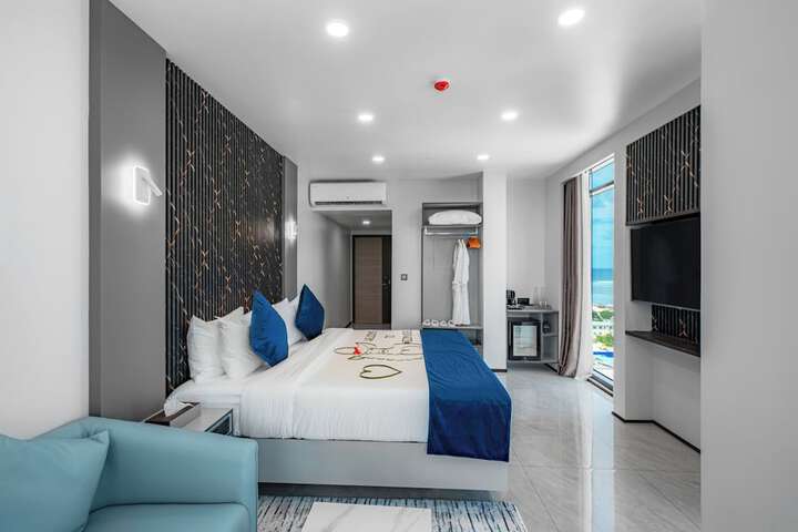 Room 18 of 43
