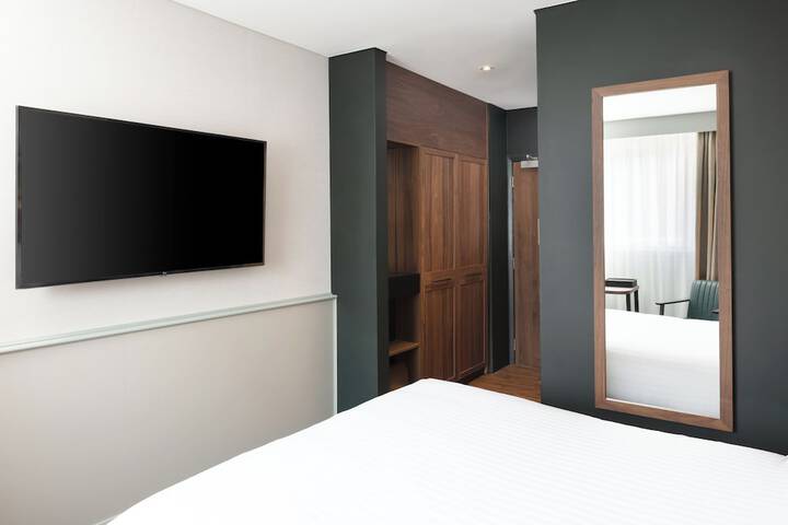 Room 8 of 51
