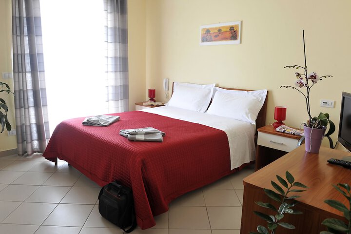Room 8 of 94