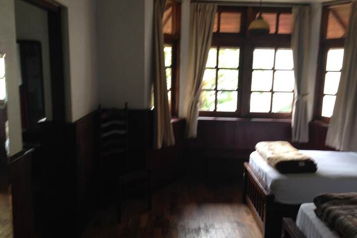 Room 10 of 46
