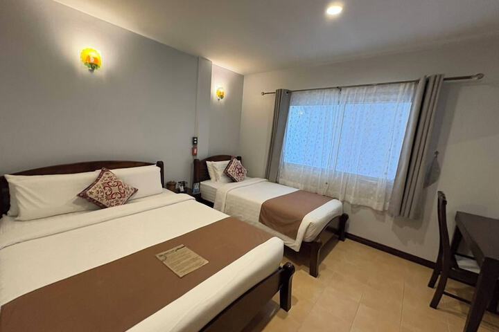 Room 65 of 211