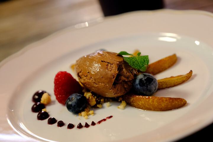 Dining 44 of 72