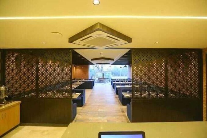 Ballroom/Hall 15 of 17