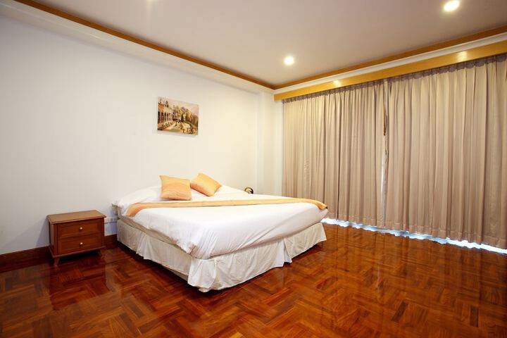 Room 10 of 67