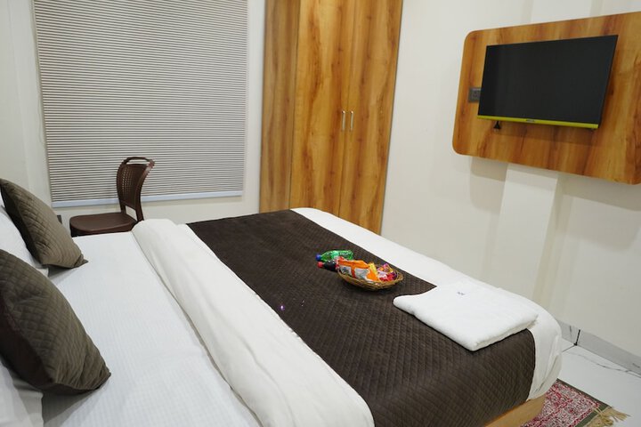 Room 15 of 32