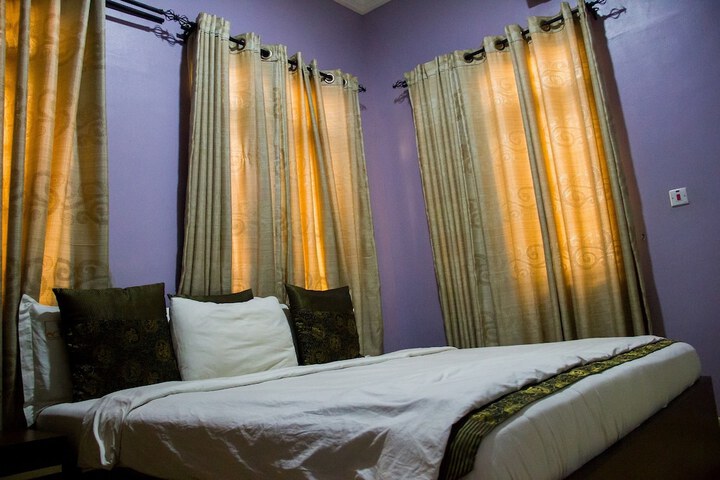 Room 9 of 32