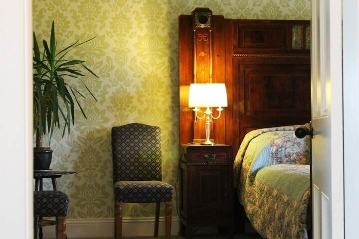 Room 3 of 32
