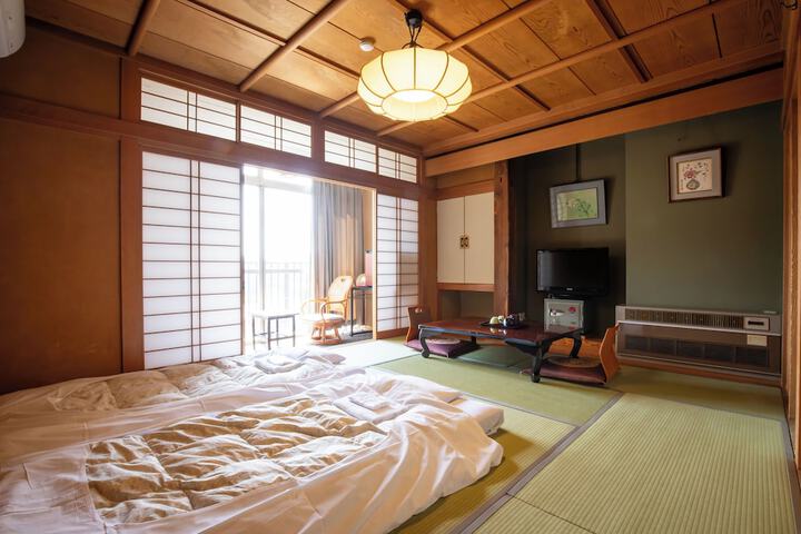 Room 18 of 85