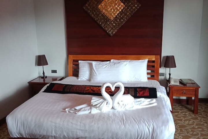 Room 16 of 48