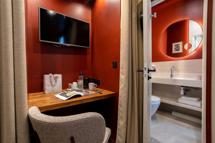 Room 73 of 105