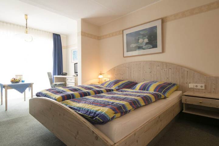 Room 4 of 36