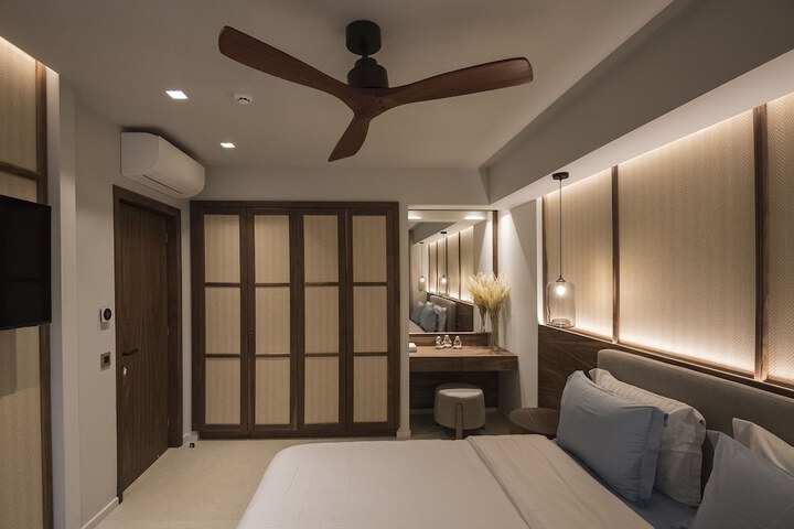 Room 3 of 91