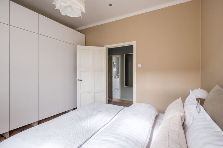 Room 12 of 38