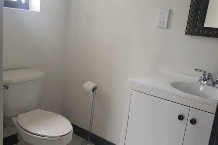 Room 9 of 14