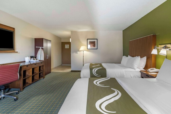 2 Double Beds (7 of 14)