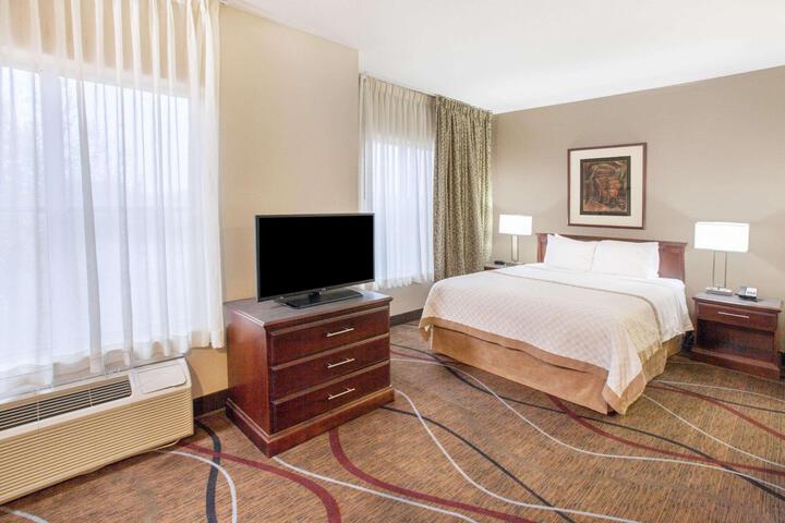 2 Queen Beds (1 of 10)
