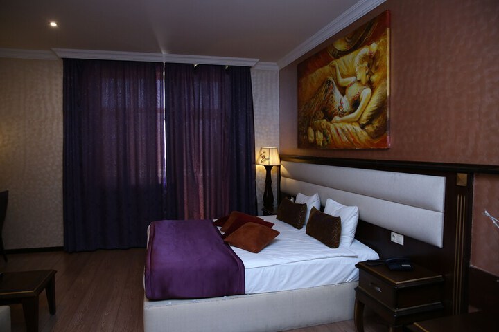 Room 19 of 122